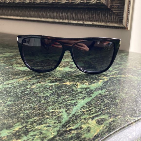 Saint Laurent black sunglasses. Style: SL1. - Picture 4 of 7